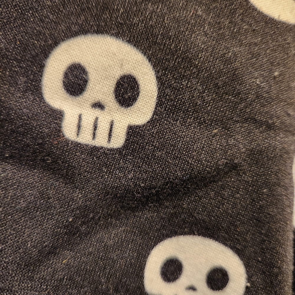 Cropped Skull Sweater - Picture 2 of 4